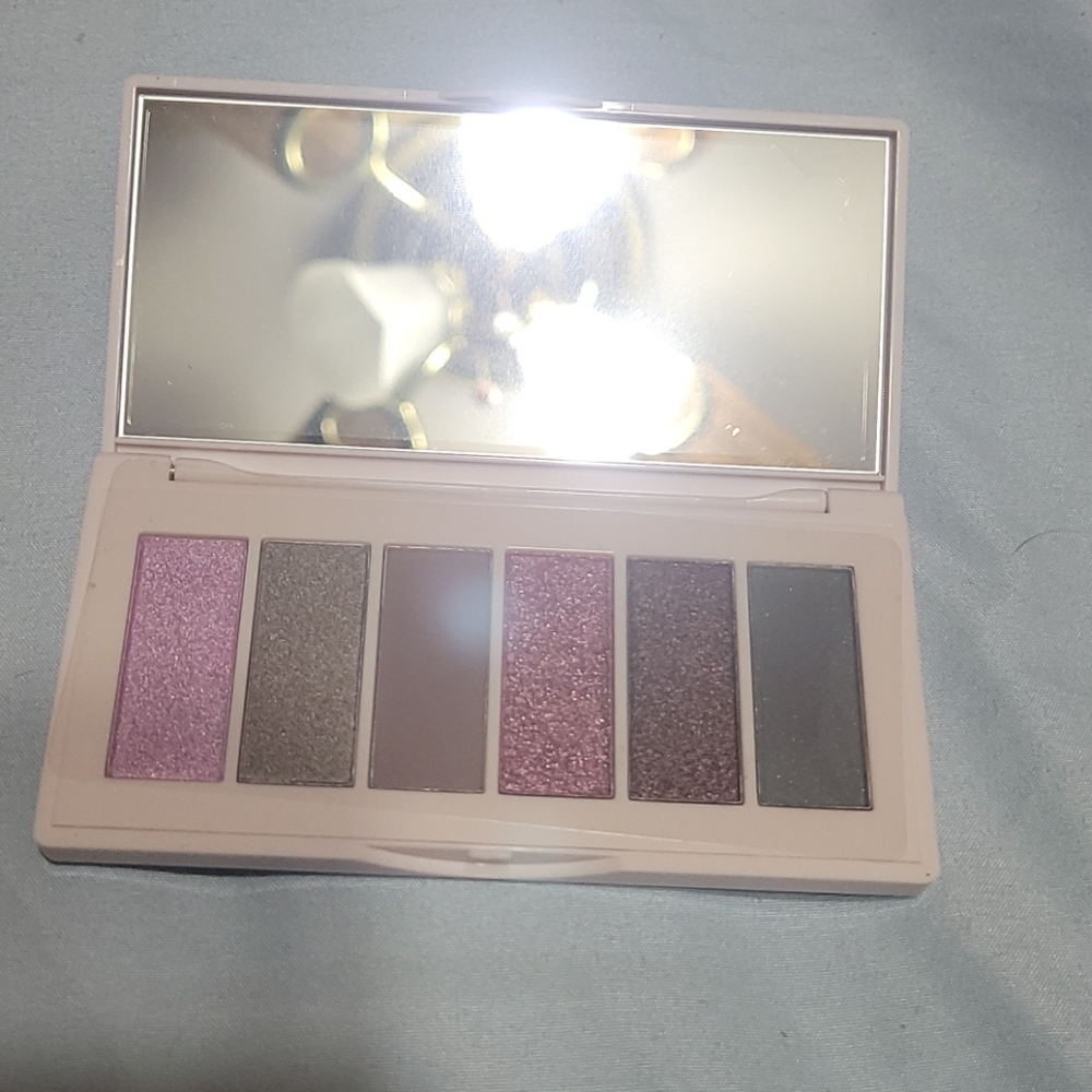 Eye shadow